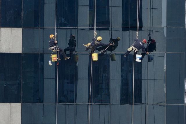 Maszyny, które ułatwią czyszczenie - poradnik dla właścicieli firm sprzątających